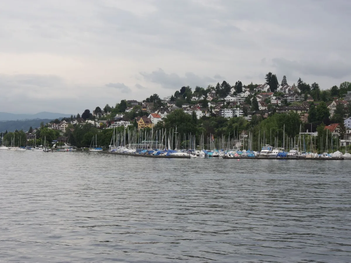 Sailing boats and hillside homes along the Lake Zürich shore at Meilen on the Goldküste